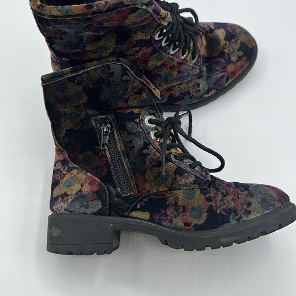Madden Girl Floral Combat Moto Boots Size 12 - Picture 6 of 9